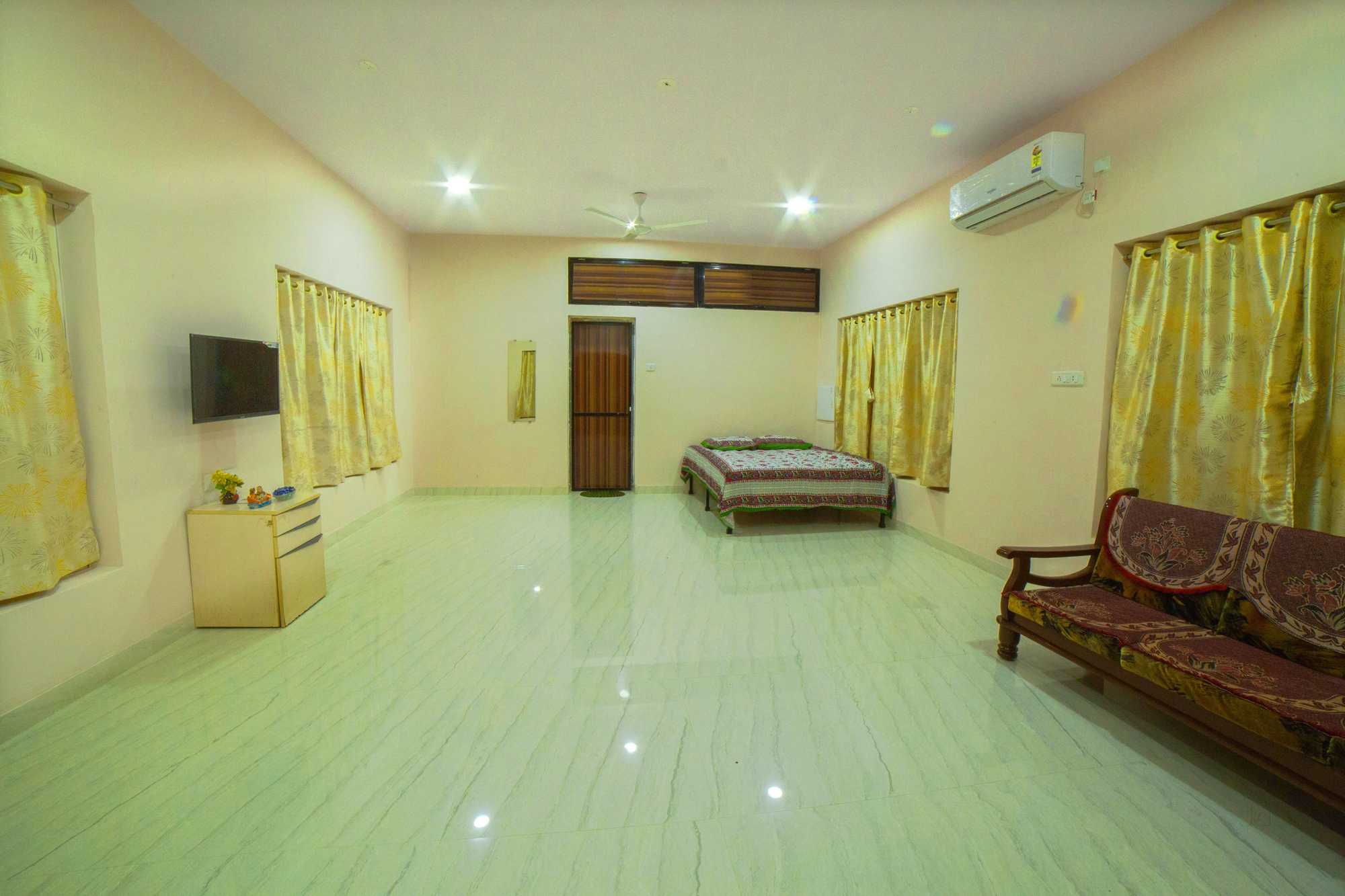 Mountain Base Resort - Tap to explore photos