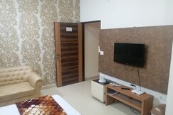 Hotel Janaks & Banquets