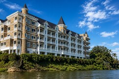 Dew River Castle | Lake View Stay Aluva