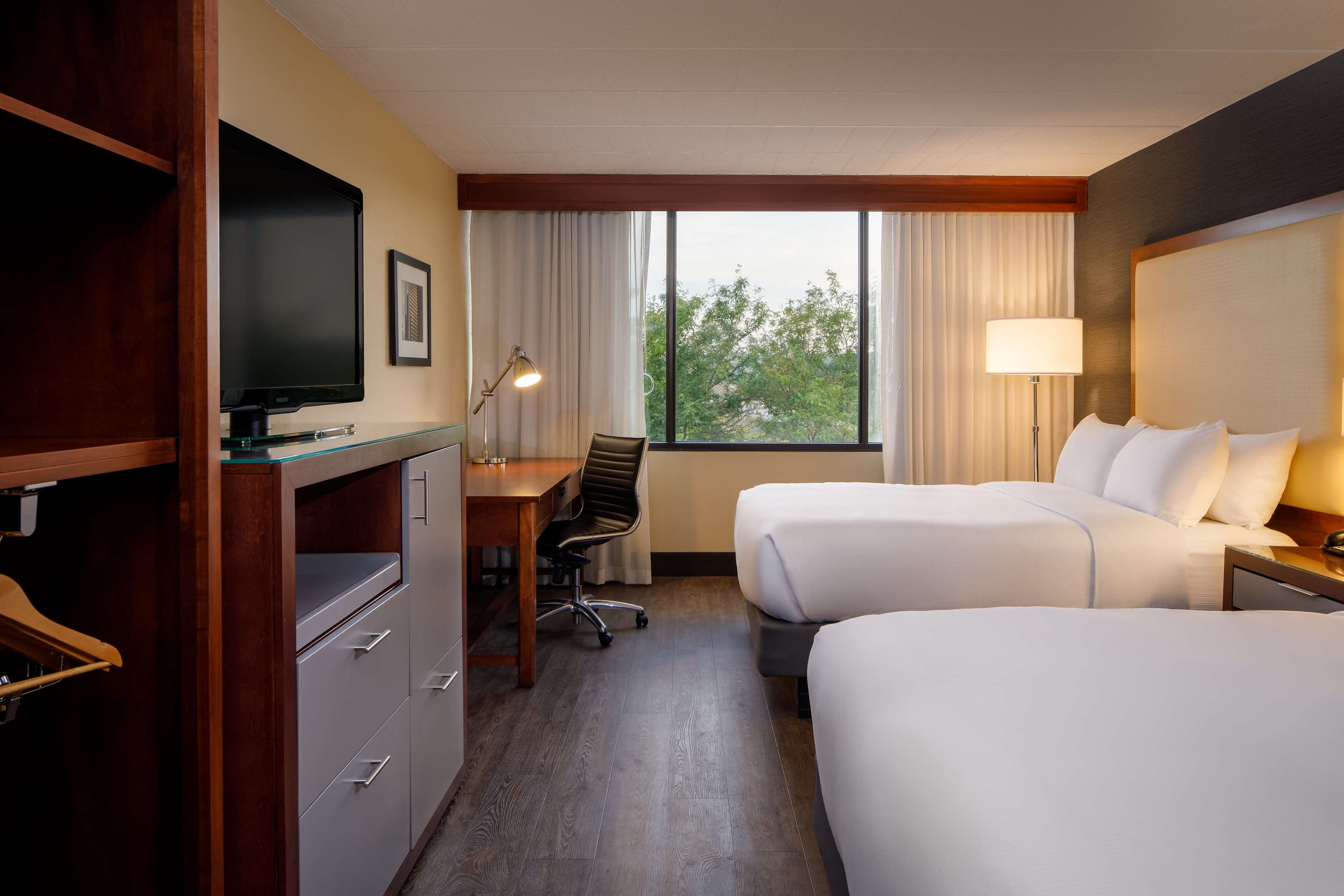 DoubleTree by Hilton Hotel Pittsburgh-Cranberry - Tap to explore photos