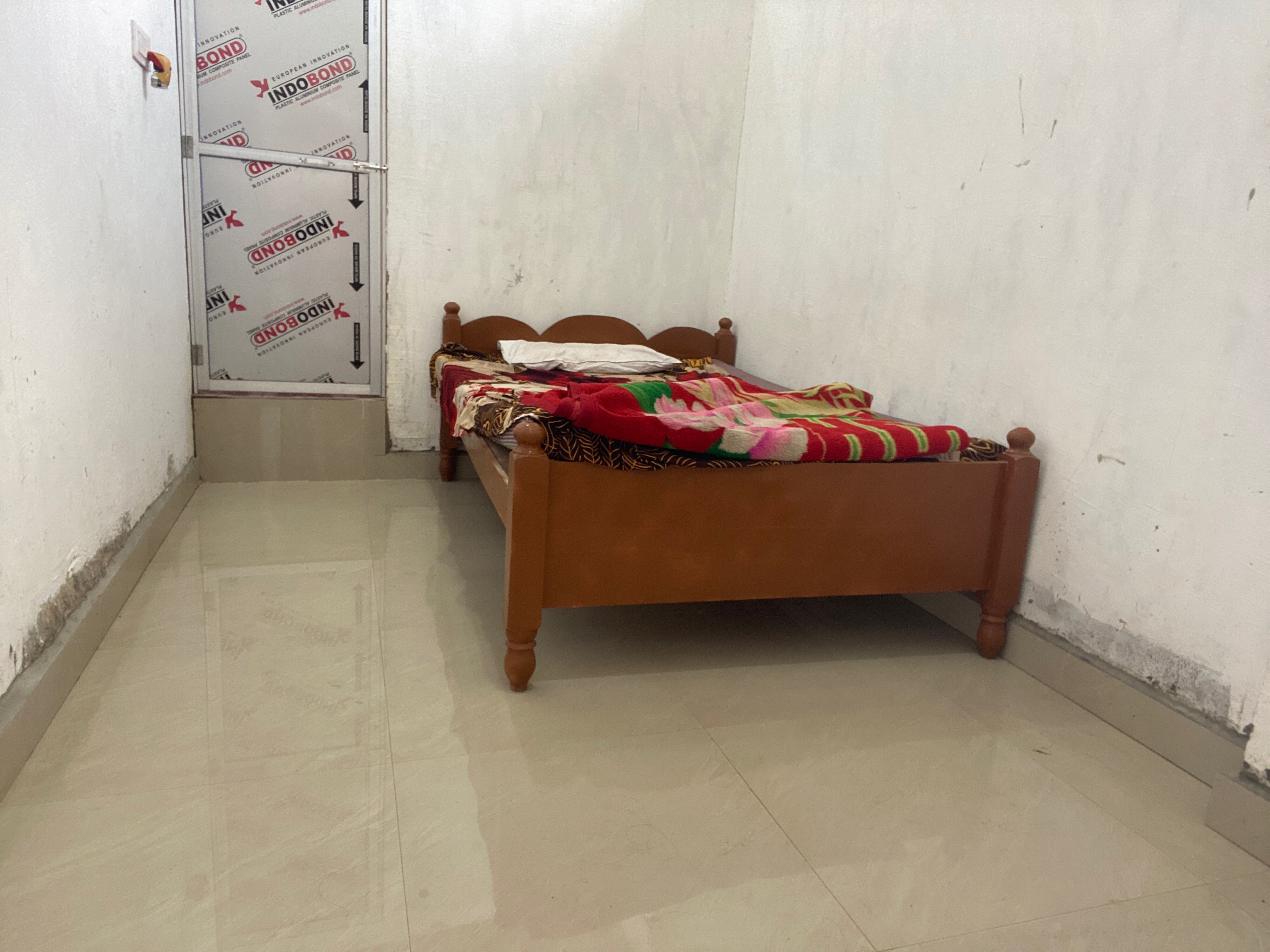 Hotel royal - Tap to explore photos