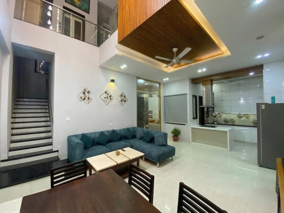 5 BHK Party Friendly Villa Terrace/Gym/Lift - Tap to explore photos