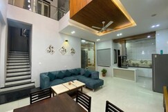 5BHK Spacious Social Villa nr Phoenix Mall