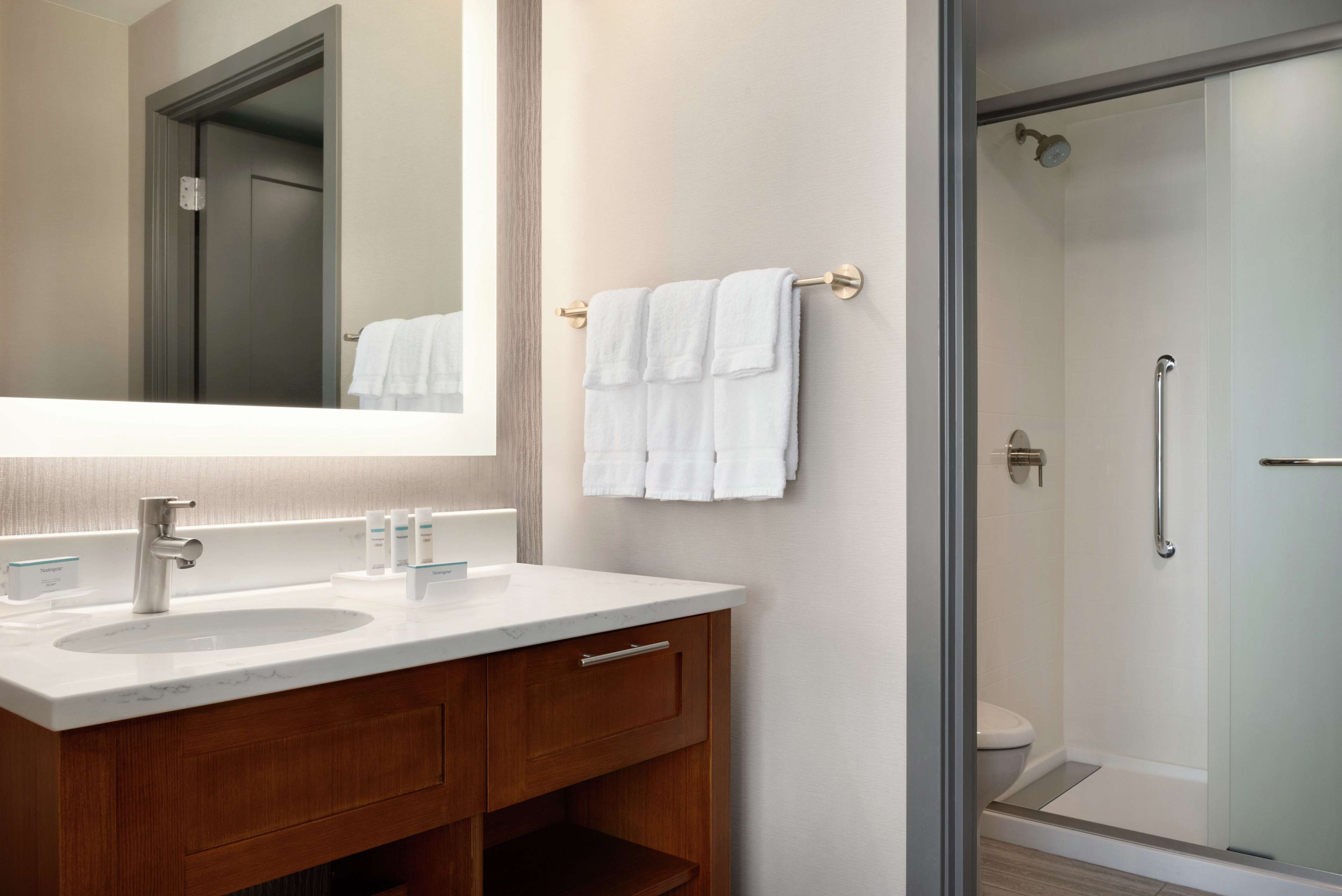 Homewood Suites by Hilton Chicago Downtown South Loop - Tap to explore photos