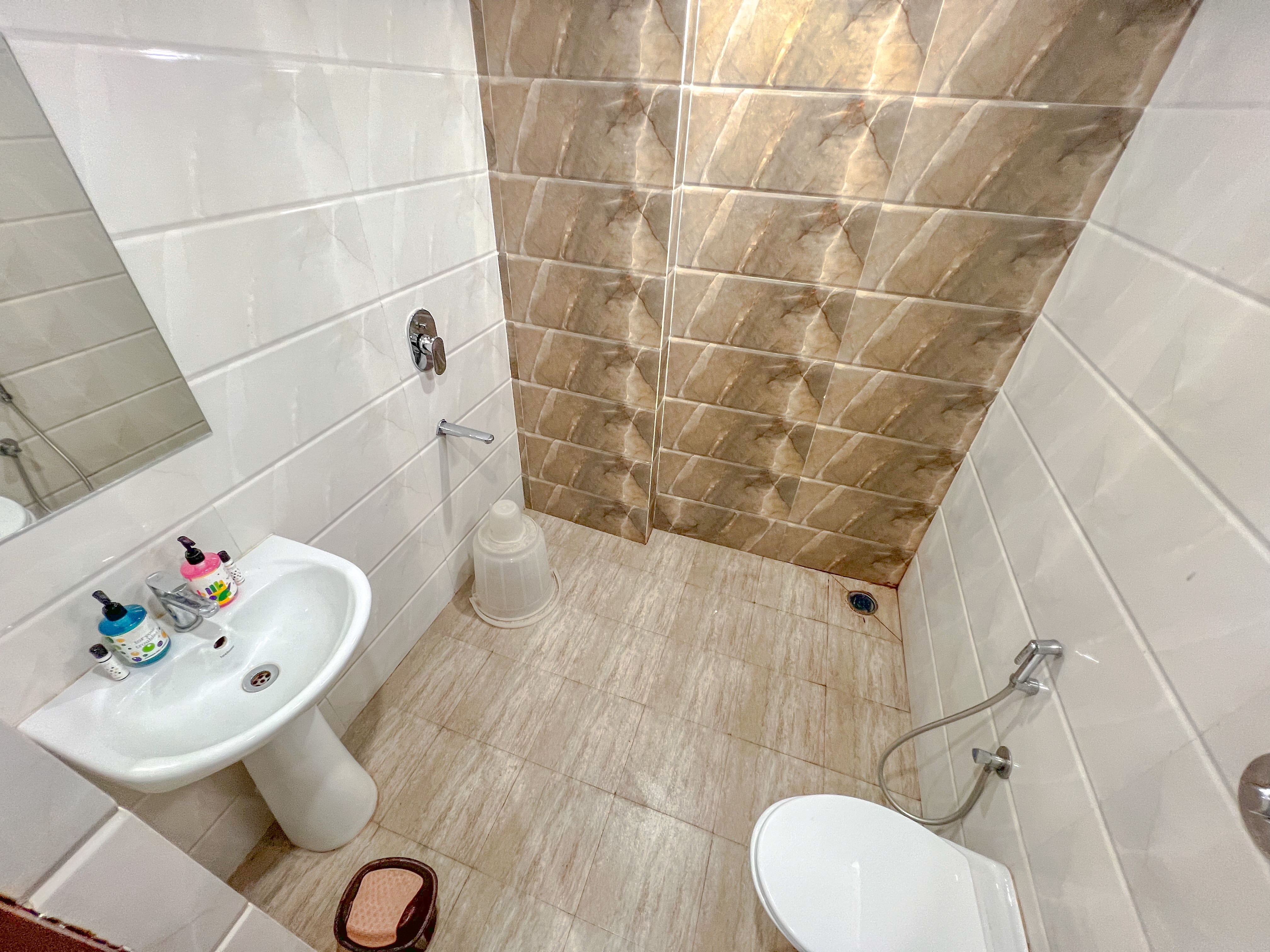 De Classico Hotel - HBR layout - Tap to explore photos