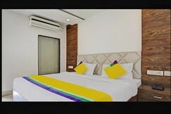 Hotel LEO