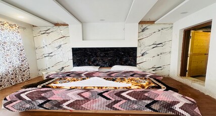 The Posh Pahalgam (Managed By MeeAab Multi Services) Room Type - Deluxe Room