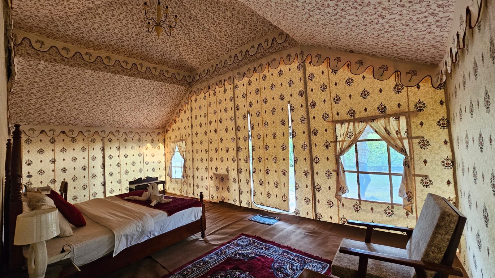 Divya Kumbh Luxury Retreat 700m from Sangam by BluSalzz - Tap to explore photos