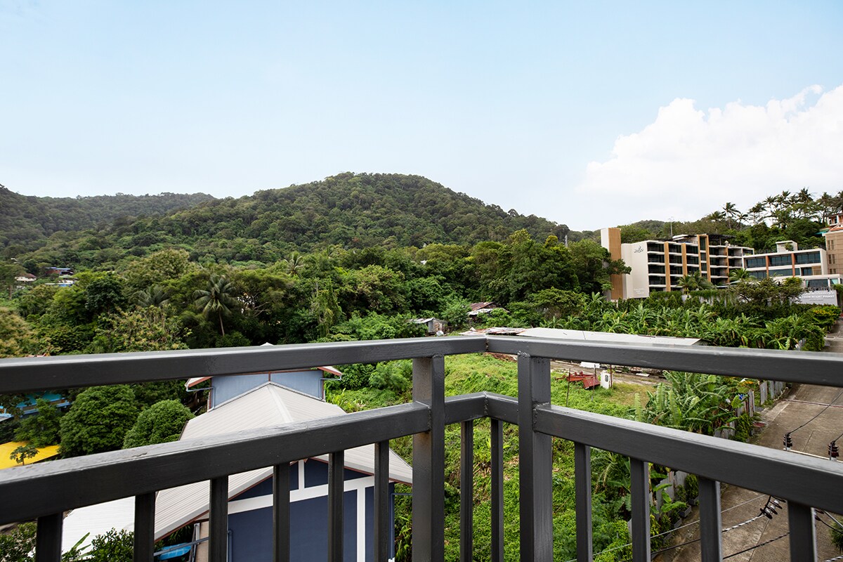 iCheck inn Darisa Patong - Tap to explore photos