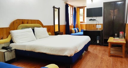 Hotel Shiva Cottage Room Type - Triple Bedroom with Couch