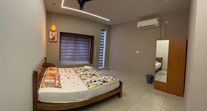 Oyster Homestay Room Type - Pearl suite