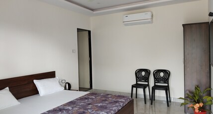 The Wai Hills Resort MTDC Approved Room Type - SUPER DELUXE ROOM : RIVER & MOUNTAIN VIEW