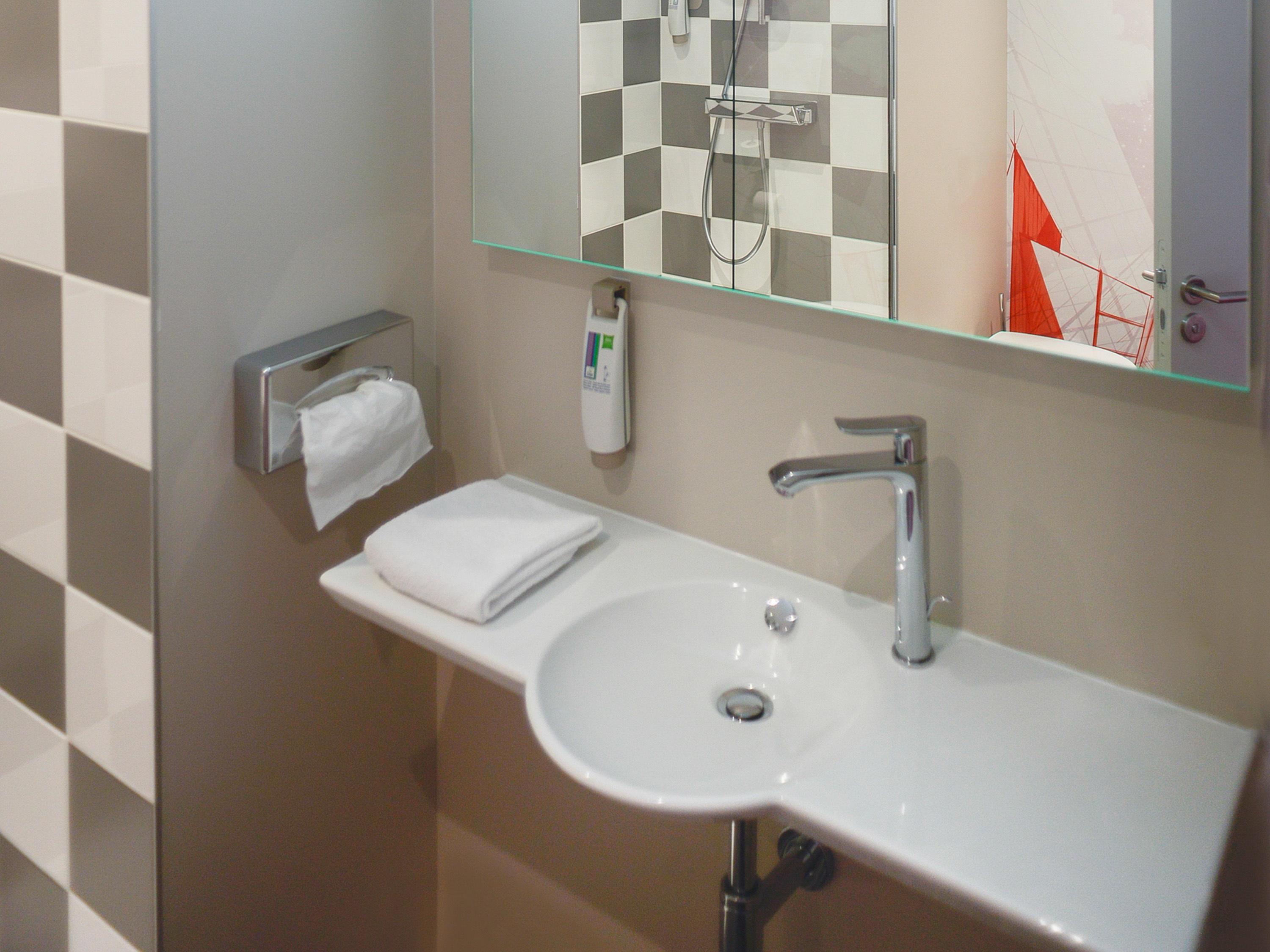 Ibis Styles Poitiers Centre - Tap to explore photos