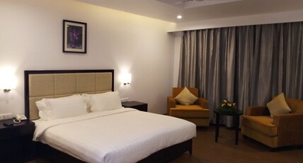 Triguna Clarks Inn Kurnool Room Type - Deluxe Room with City view and King Bed