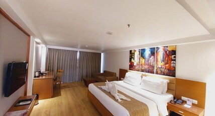 YMCA International Centre Room Type - Deluxe Room King Bed without Balcony