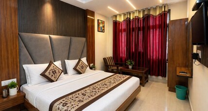 Hotel Sanjeev Palace Room Type - Super Deluxe Double Room AC
