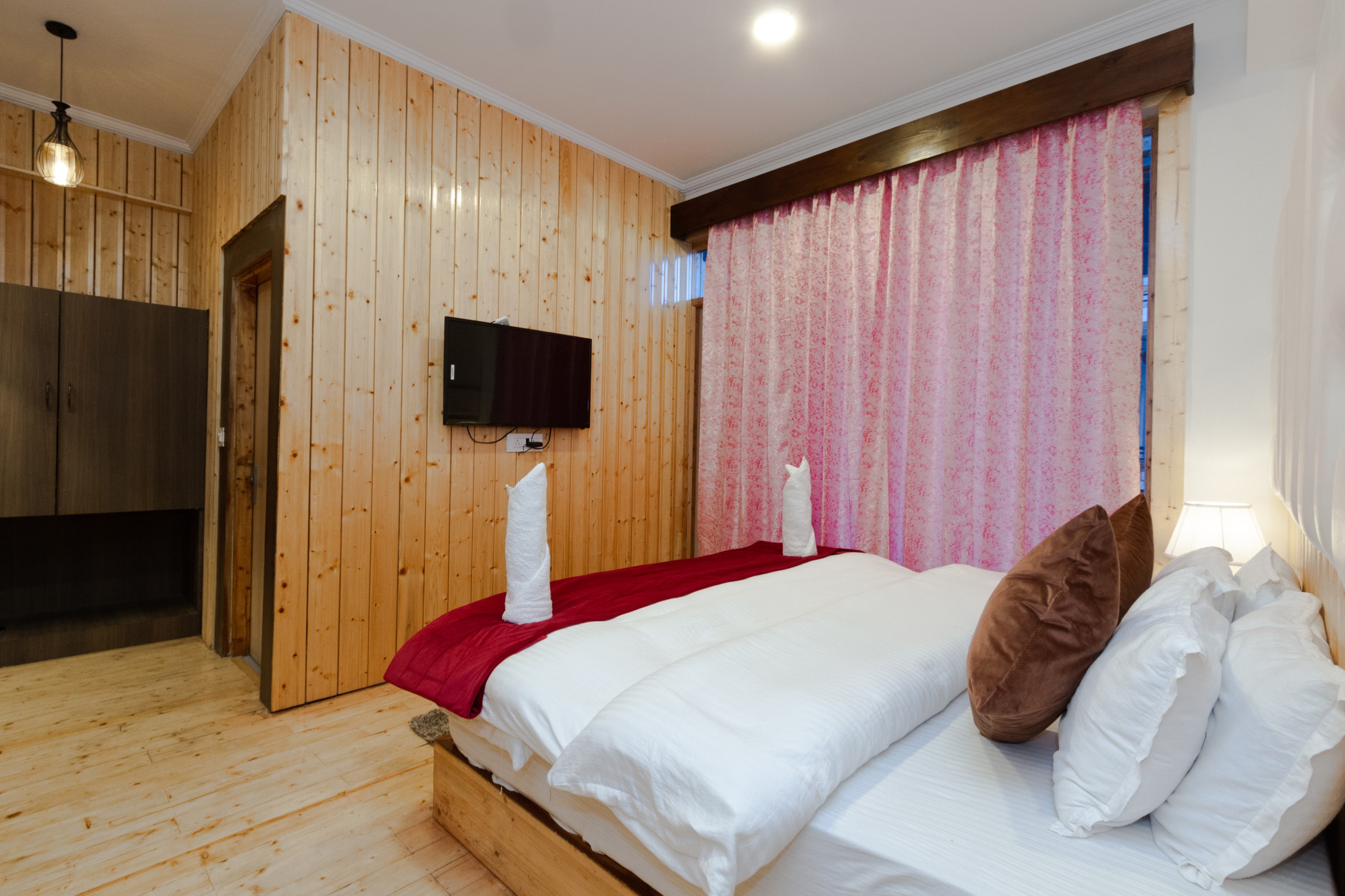 Evoque Hotel - Near Mall Road Offering Scenic River & Mountain Views. - Tap to explore photos