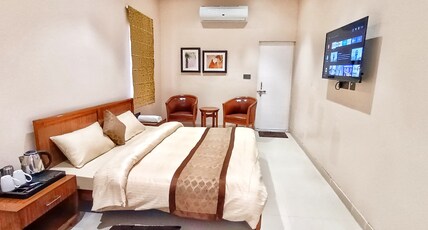 Cordial Hotel & Range Eats Restaurant Room Type - Luxury Room