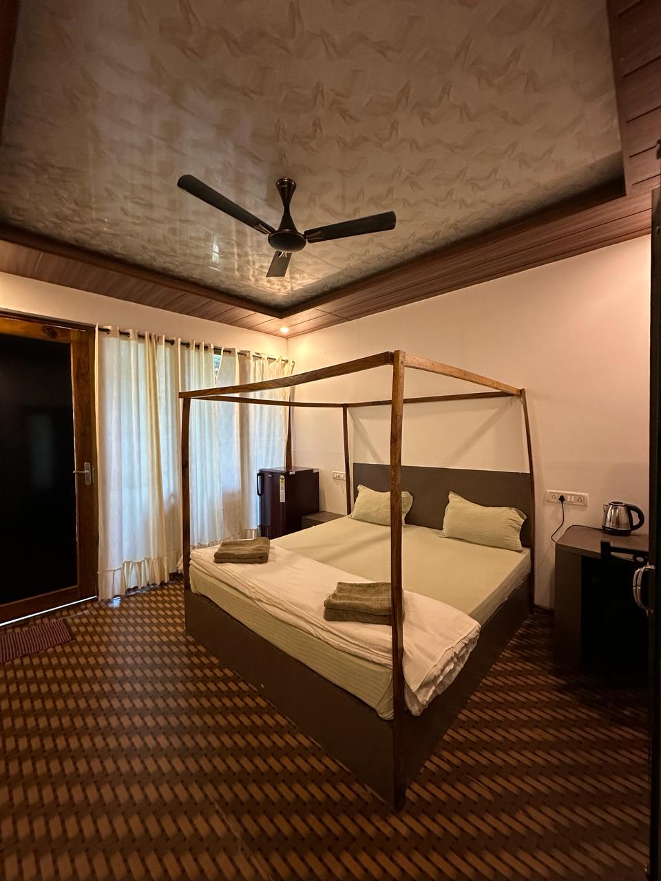 Patnem Beach Cottages - Tap to explore photos