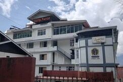 Hotel 9 Atop - 5 mins to MG Marg