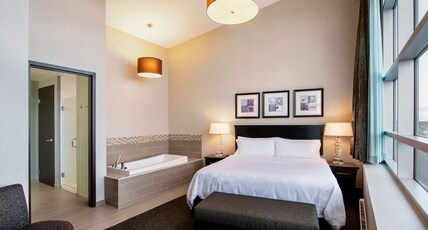 Holiday Inn SASKATOON DOWNTOWN Room Type - 1 King Suite Penthouse