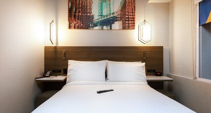Holiday Inn Express NEW ROCHELLE Room Type - 1 Full Standard Communications Accessible
