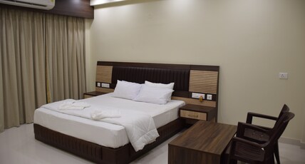 Golden Gleam Resorts Room Type - GOLDEN PREMIUM KING BED