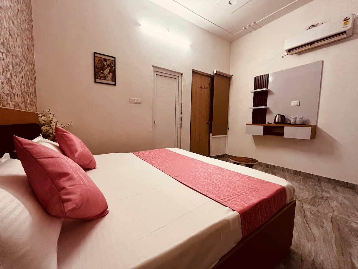 Aashiayn Abode | Entire 3 Room Flat | Near Ram Mandir - Tap to explore photos
