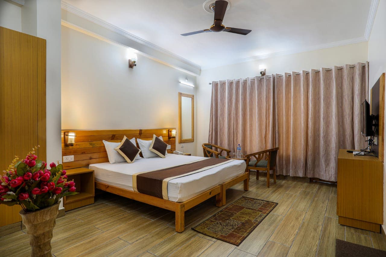 Springwood Inn Near Kainchi Dhaam 8kms - Tap to explore photos