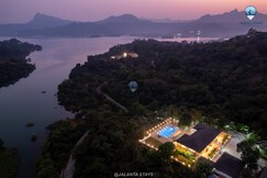 4bhk Crystal Bay by Jalanta Stays