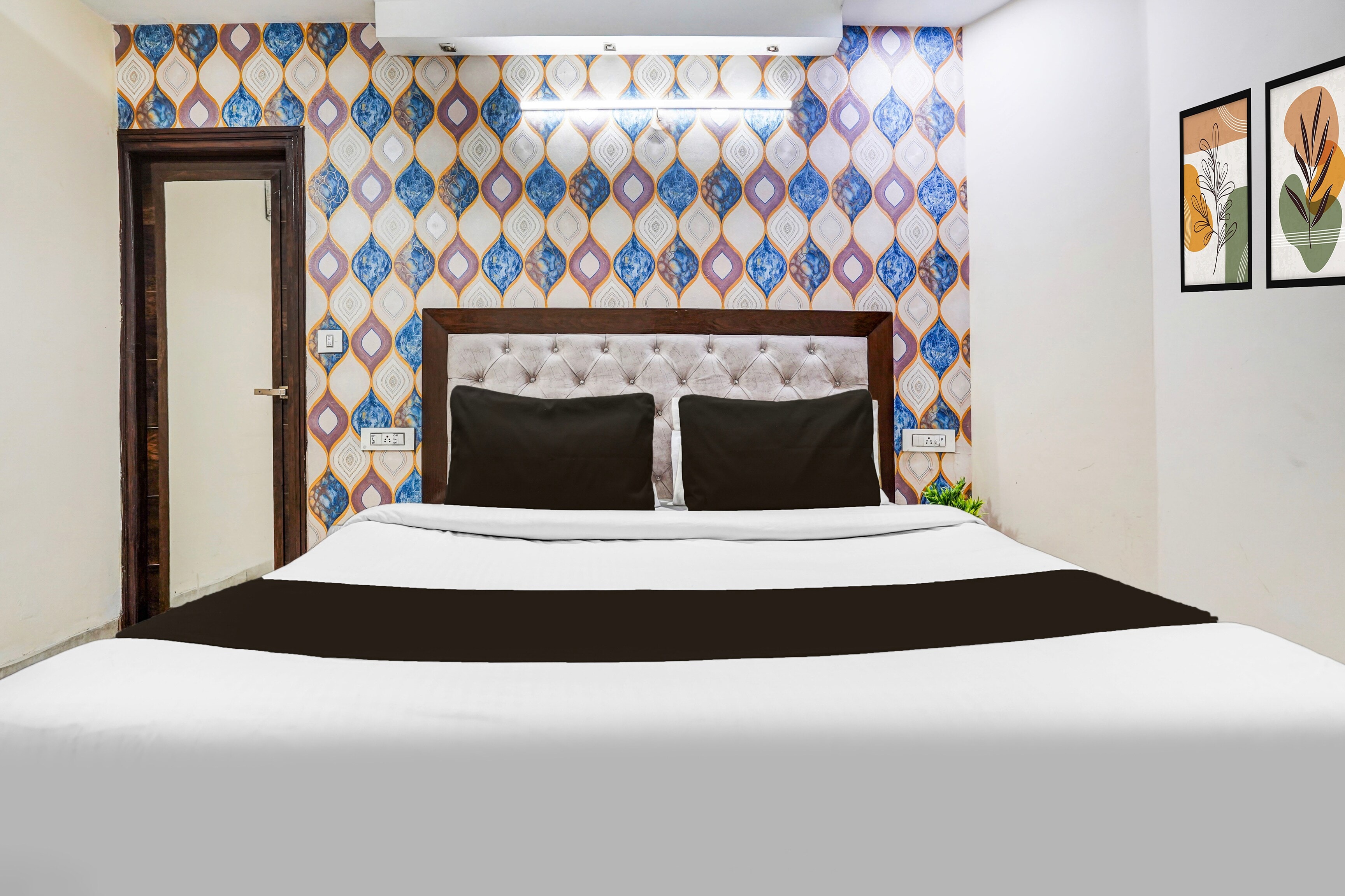 Collection O by OYO Zirakpur - Patiala Road Formerly Hotel Anvay - Tap to explore photos