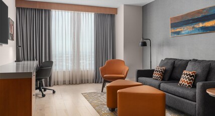 Hilton Garden Inn Toronto Airport Room Type - 1 KING 1BEDROOM SUITE