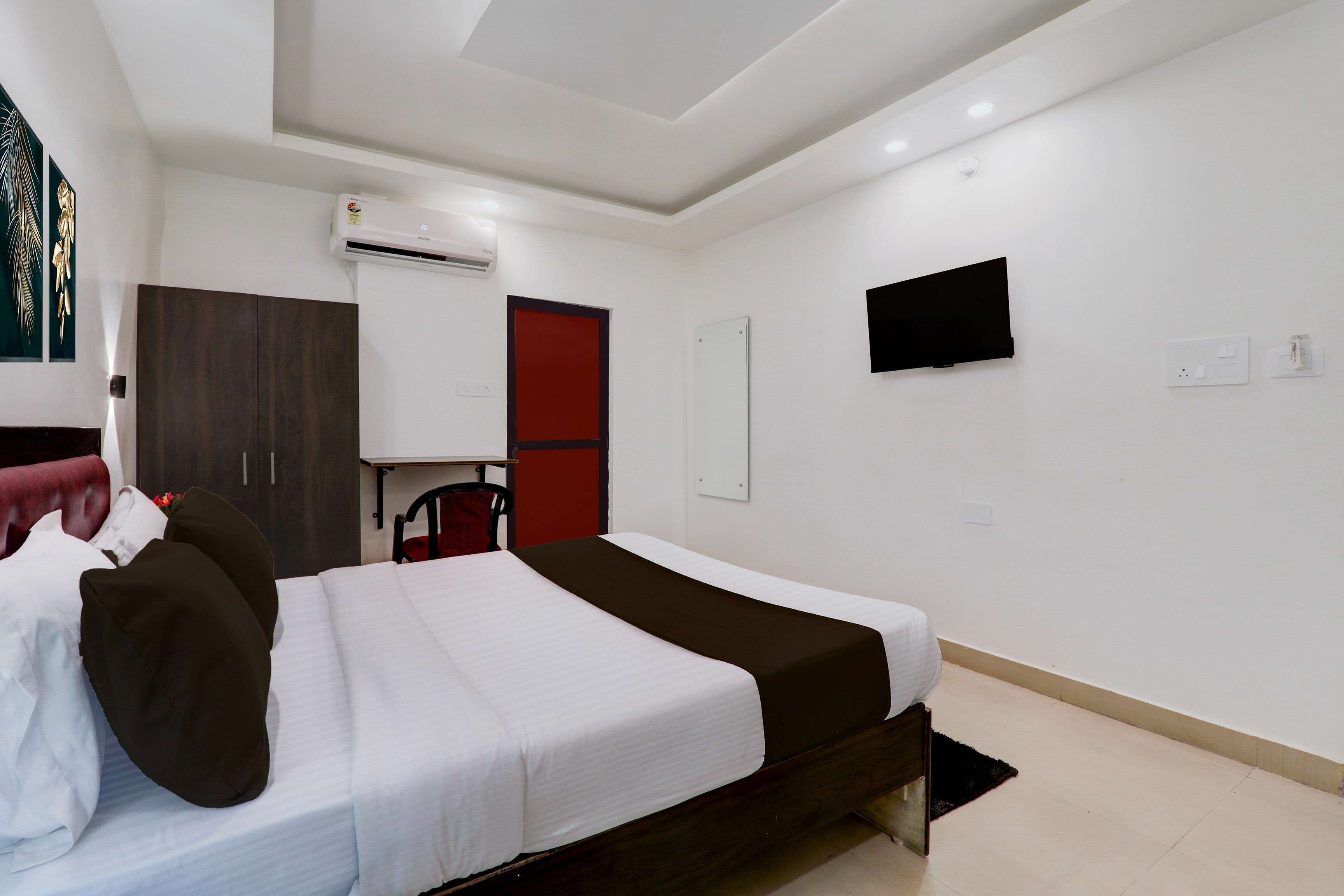 Super Hotel O Deva Road Chinhat Formerly 24 Stays - Tap to explore photos