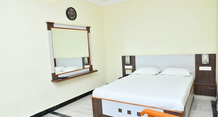 MAHALAKSHMI DELUXE LODGE Room Type - Standard AC Room