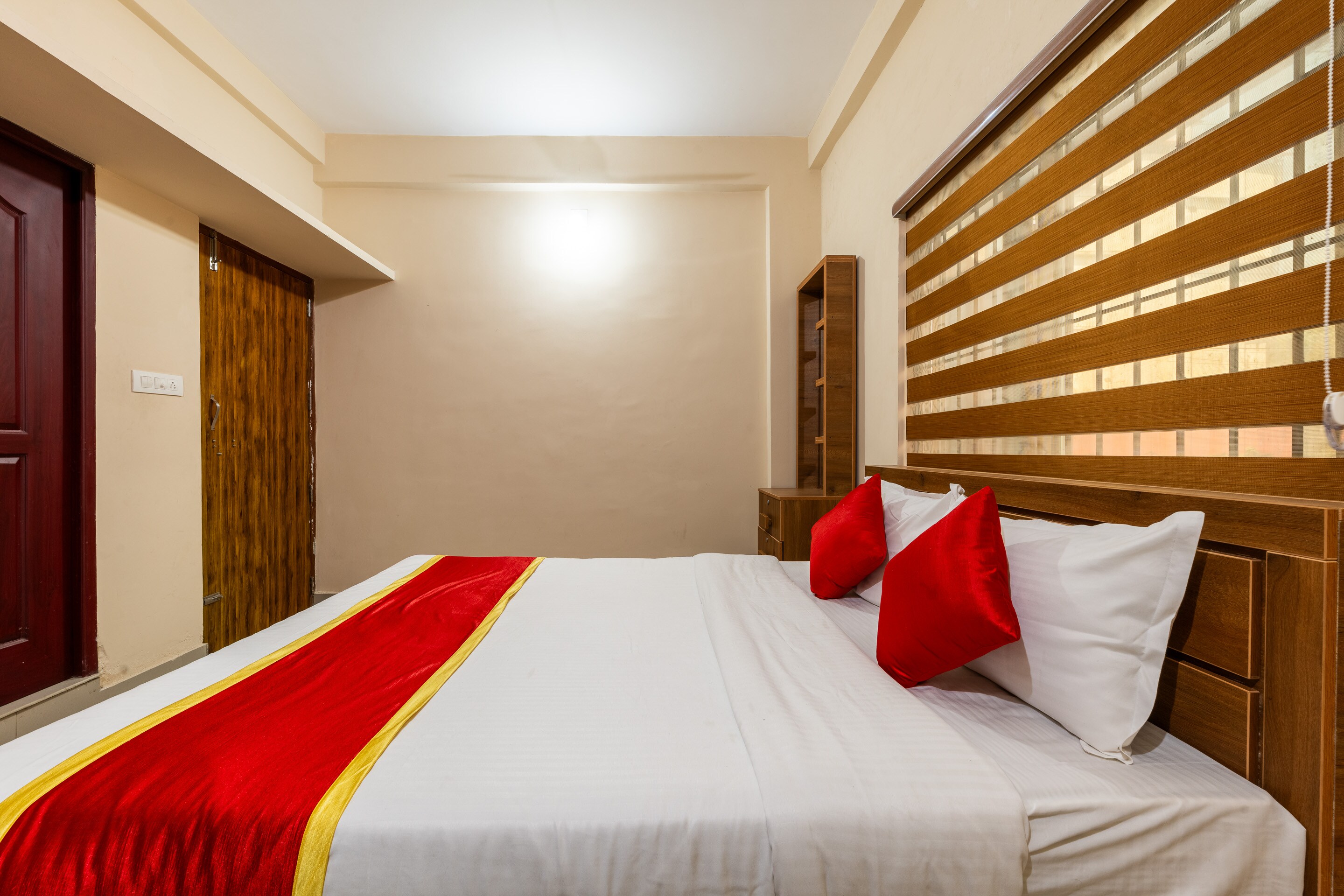 Hotel Marza inn - Tap to explore photos