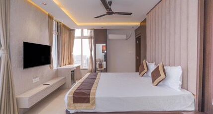 Hotel Starlight Inn Room Type - Premium Room With CITY View