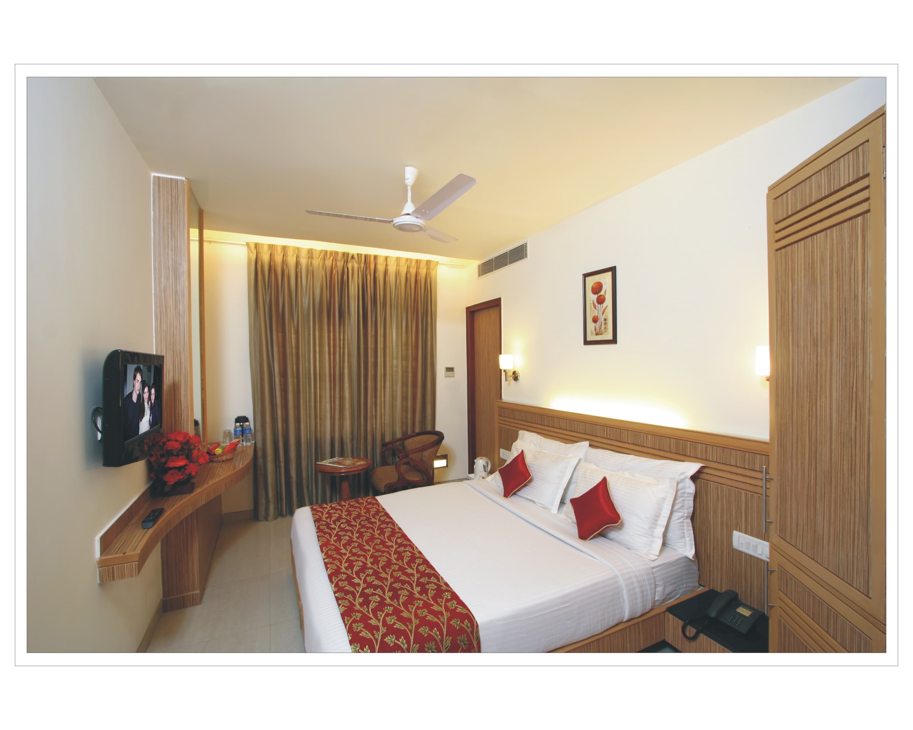 Hotel Southern Regency - Karol Bagh - Tap to explore photos