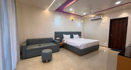 Ambica Hotel Room Type - Deluxe Room with Mountain View