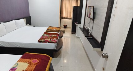 Hotel Silver Palace Room Type - Triple Bed Luxury Ac Room
