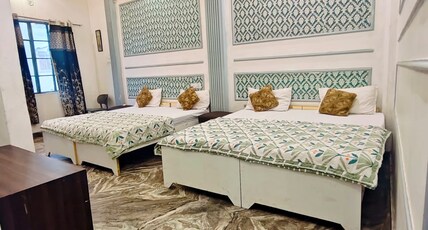 Noor Stay | Near Kashi Vishwanath Temple Room Type - Superior Family room