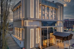 Ramada Encore by Wyndham Rajbagh Srinagar