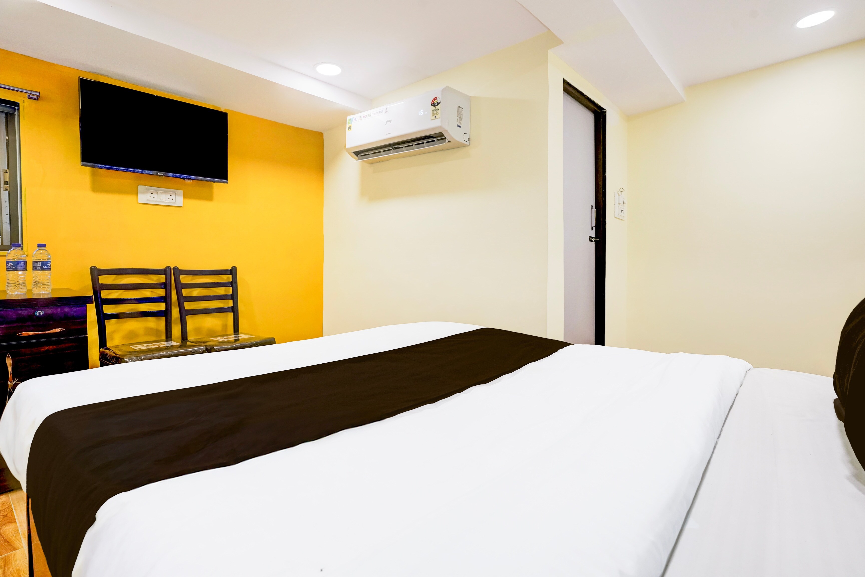 Hotel O Metro Galaxy inn - Tap to explore photos