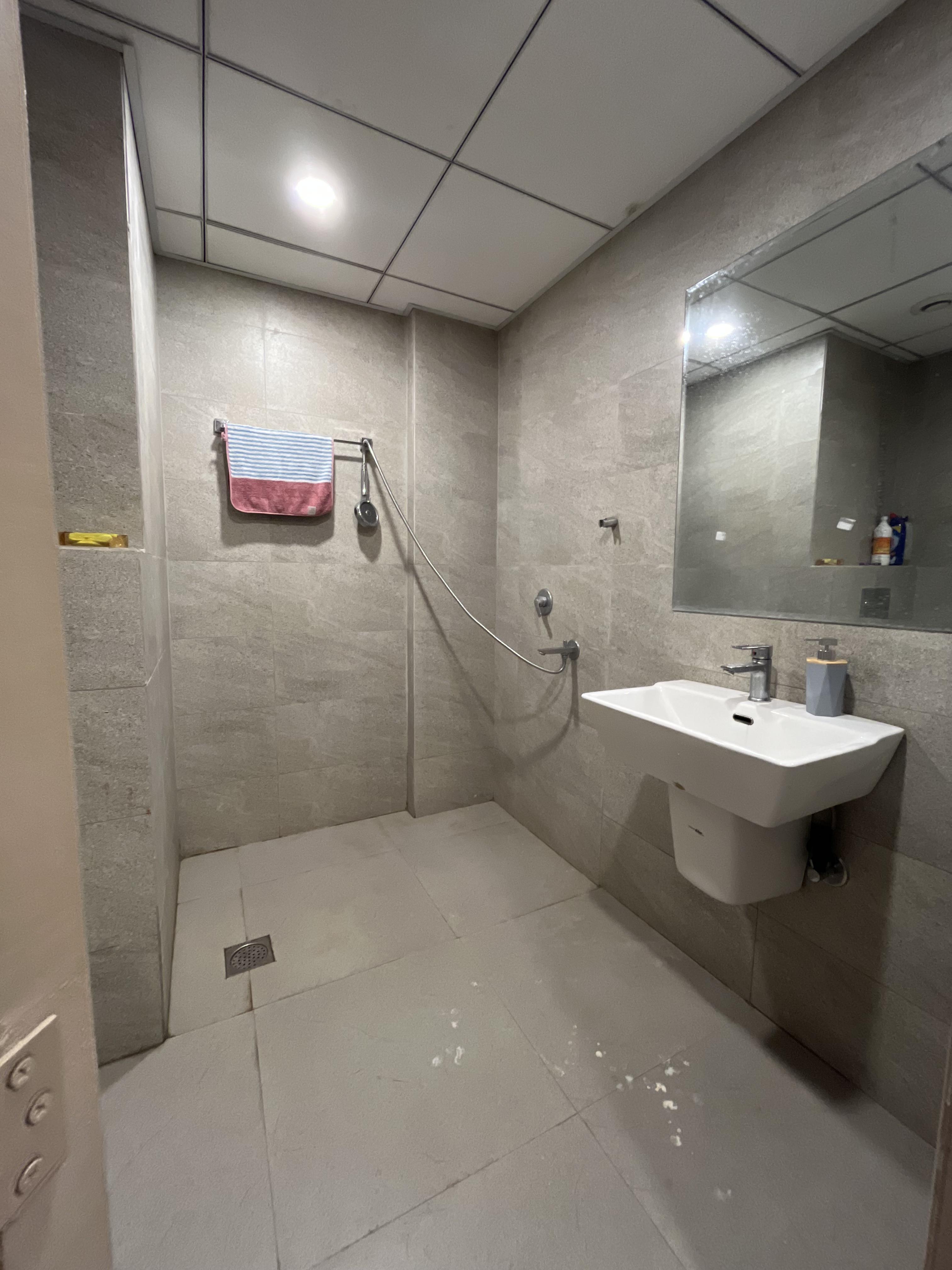 Nestora Stays Cozy Luxury Studio Greater Noida - Tap to explore photos