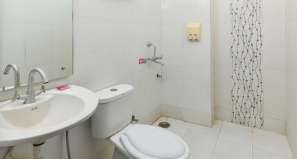 Taj Wonder Inn Room Type - Deluxe Room with Balcony Taj Wonder Inn Room Type - Deluxe Room with Balcony