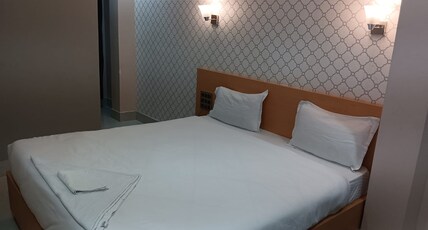 Hotel Sri Room Type - Deluxe Room