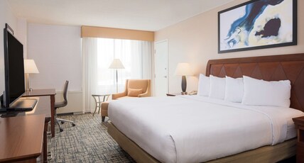 DoubleTree by Hilton Syracuse Room Type - 1 KING BED NONSMOKING