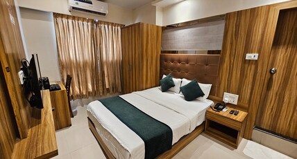 Hotel BKC Garden- Near US Embassy BKC Room Type - Deluxe Double Room Hotel BKC Garden- Near US Embassy BKC Room Type - Deluxe Double Room