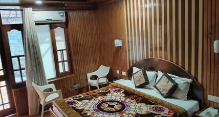 Hotel The Woodz Room Type - Presidential Room AC