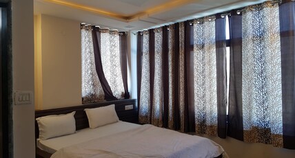 panchvati inn Room Type - DELEUXE AC ROOM