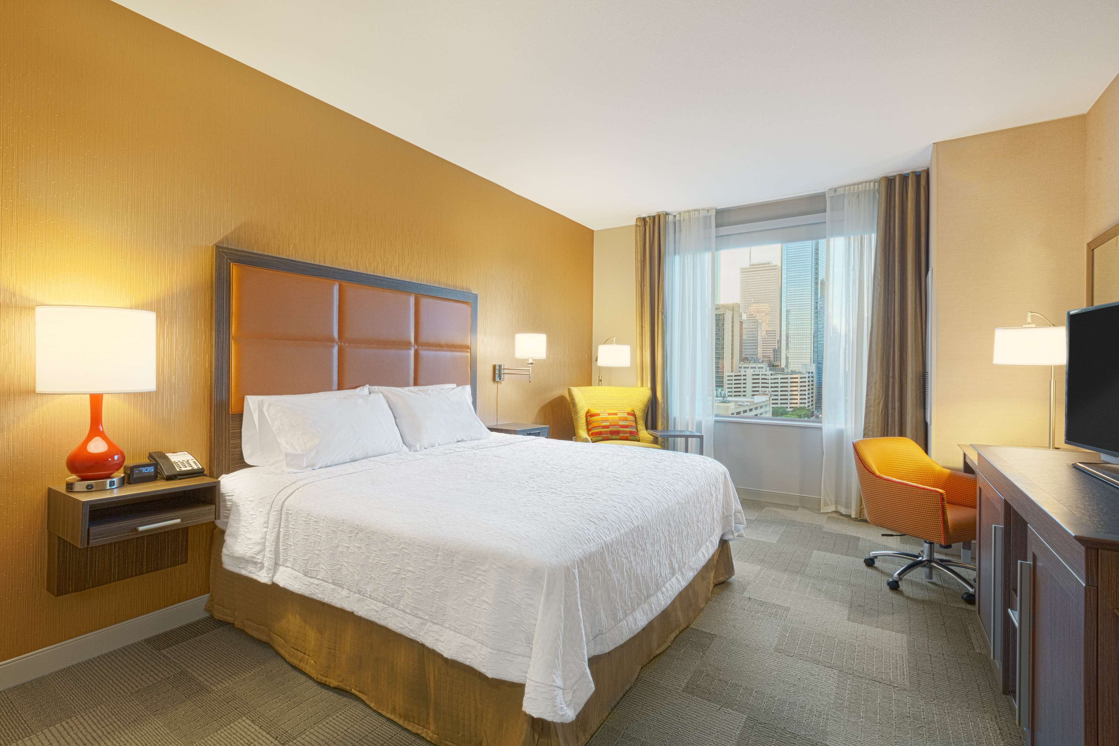 Hampton Inn by Hilton Houston Downtown - Tap to explore photos